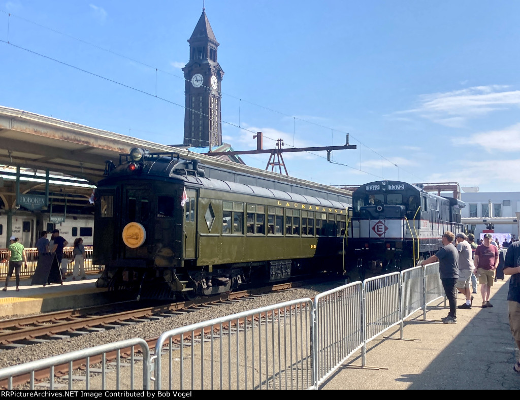 DLW 2454 and NJT 3372